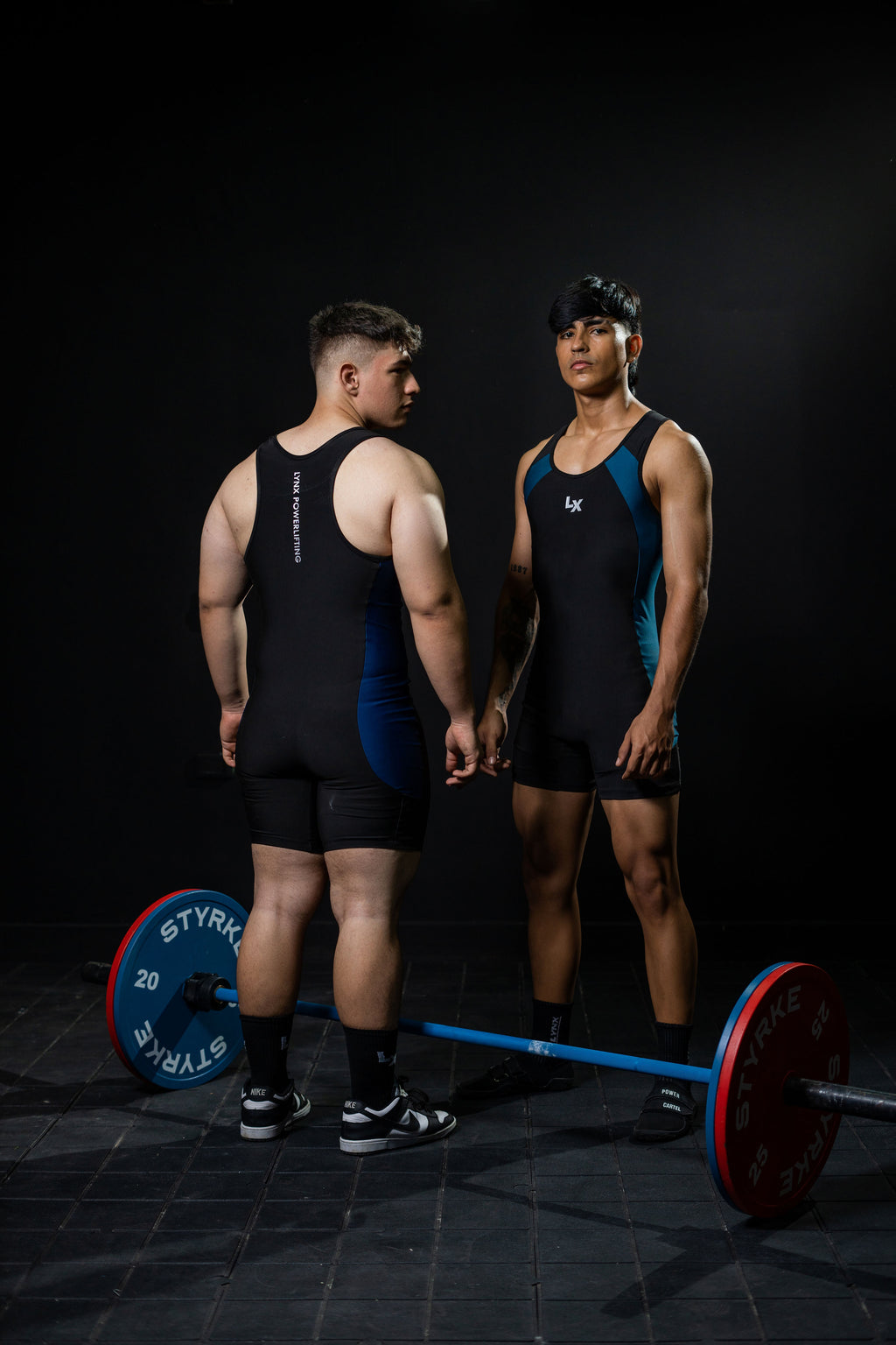 Singlet Titanium negro con azul