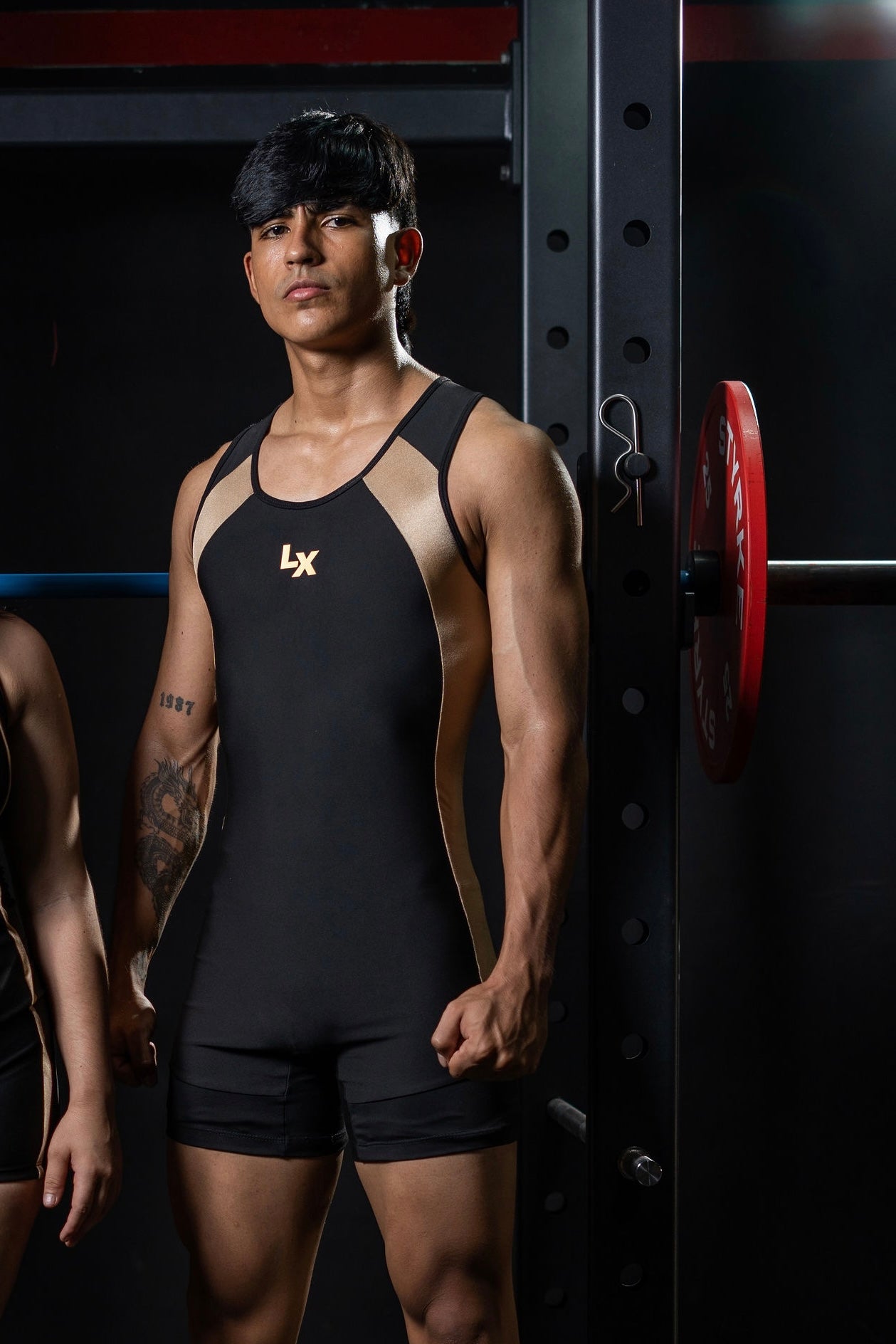 Singlet Titanium negro con dorado